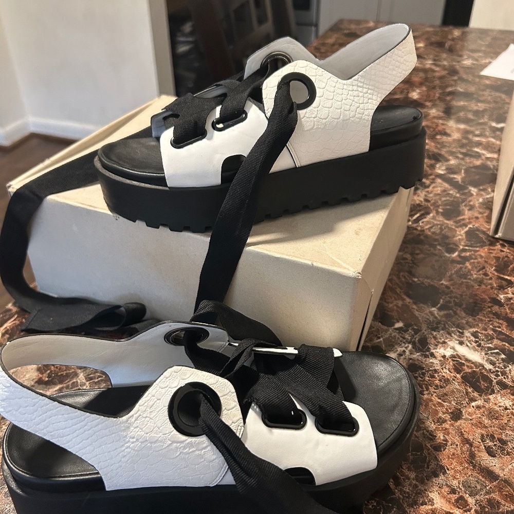 White lace-up chunky sandals (8)